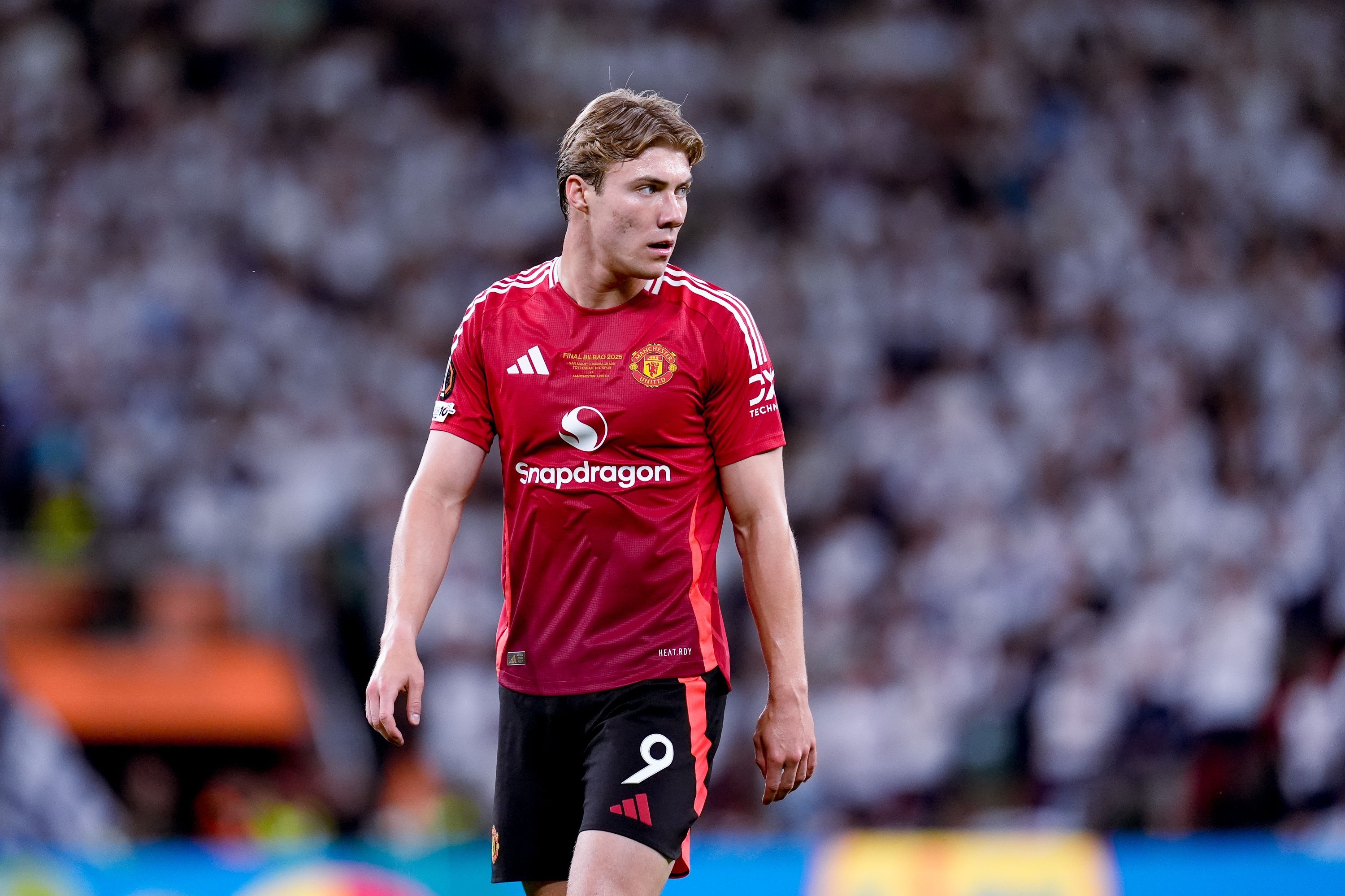 完美世界竞技平台官网-阿莫林：霍伊伦必须为自己位置而战，他与塞斯科的特点类似