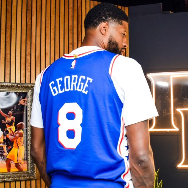 完美对战平台下载-乔治正式亮相费城：“三巨头模式可以规避伤病风险”