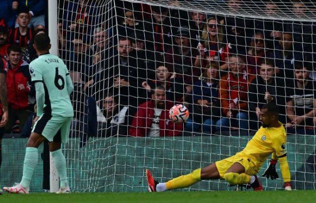 完美世界竞技平台官网下载-12人缺阵缔造赛季首张白卷，客场虫波叔真没招了